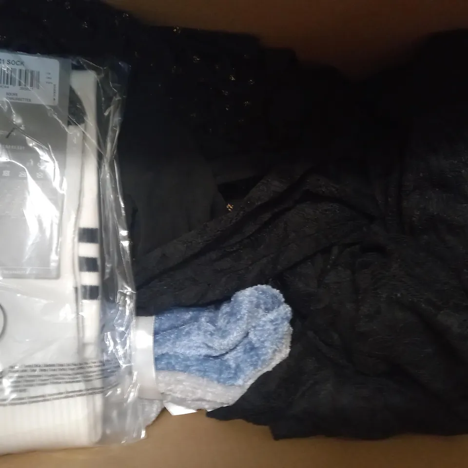 BOX OF APPROXIMATELY 10 ASSORTED CLOTHING AND FASHION ITEMS OF VARIOUS COLOURS AND STYLES TO INCLUDE DOROTHY PERKINS, WACOAL, ETC