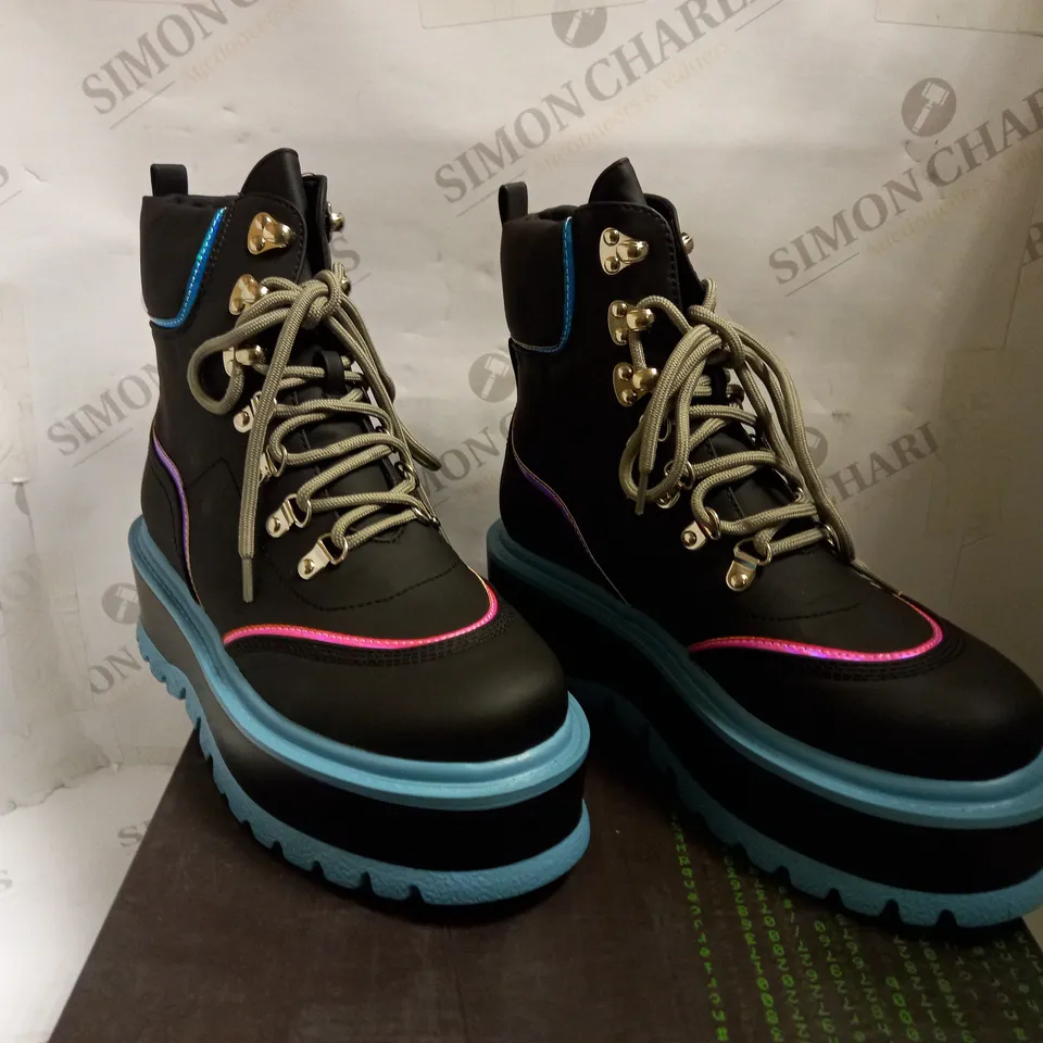KOI VEGAN SPECTRE FLASH MATRIX BOOTS - BLACK/MULTI SIZE 6