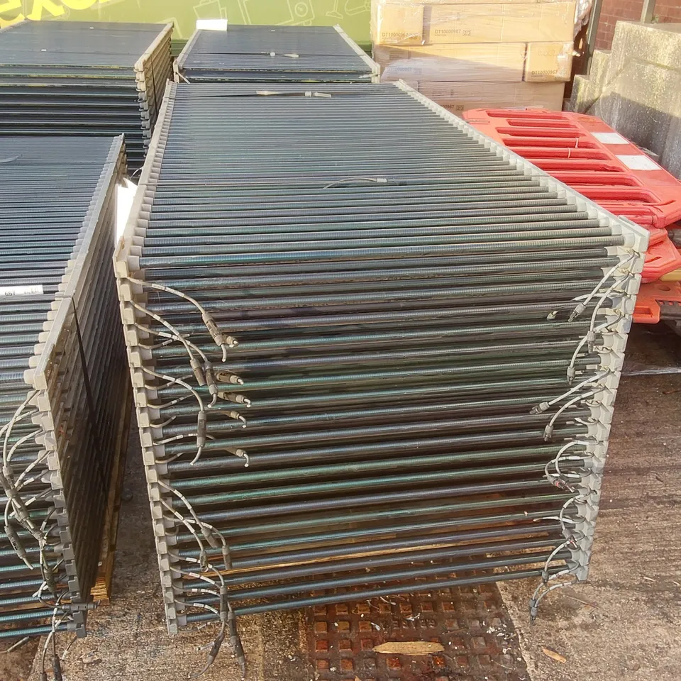 PALLET CONTAINING A LARGE QUANTITY OF SOLYNDRA 200W SOLAR PANELS