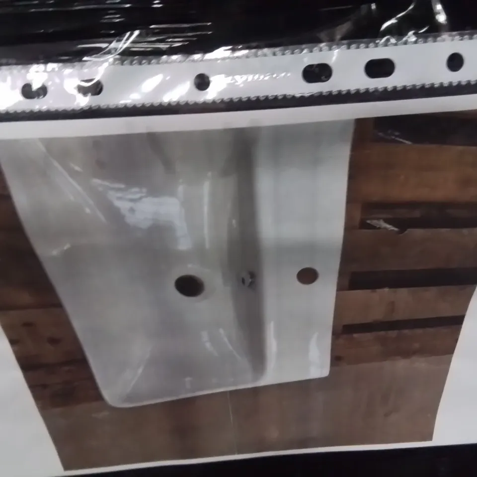 PALLET OF ASSORTED BATHROOM CABINETS AND FITTINGS 