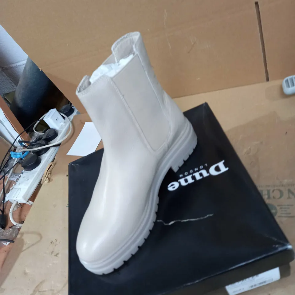 DUNE LONDON PALLES ECRU LEATHER BOOTS - SIZE 8