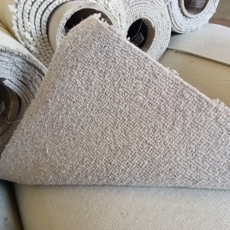 ROLL OF QUALITY HEATHCOTE PEARL ASH CARPET // APPROX SIZE: 5 x 30m