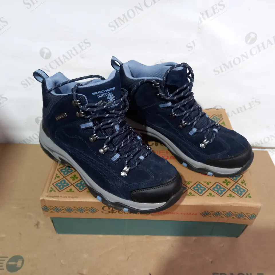 BOXED PAIR OF SKECHERS - SIZE 6.5