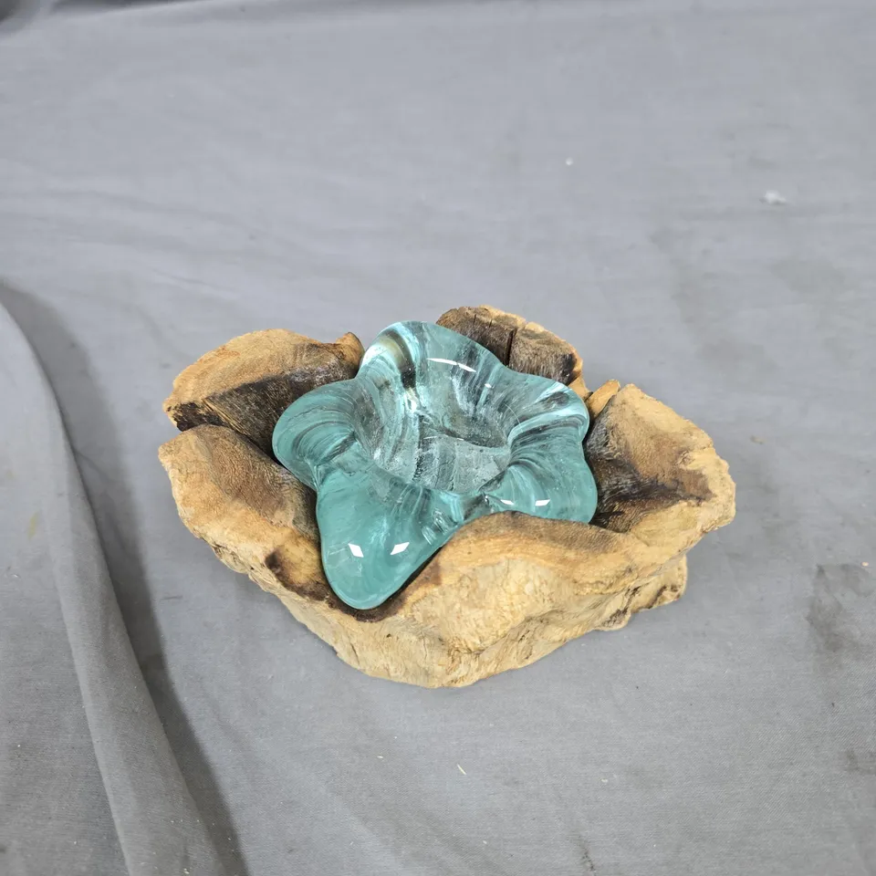 BOX OF APPROXIMATELY 10 DECORATIVE WOOD TEALIGHT HOLDERS WITH GLASS HOLDERS