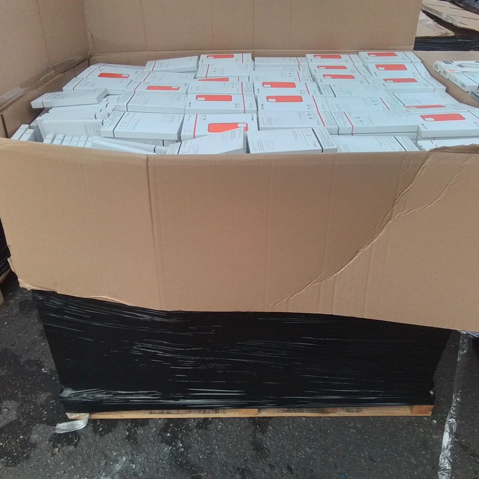 PALLET CONTAINING A LARGE QUANTITY OF ASSORTED BRAND NEW PHONE CASES 