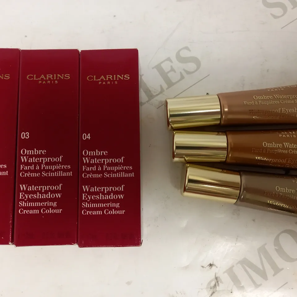 LOT OF APPROXIMATELY 38 CLARINS WATERPROOF EYESHADOW IN COPPER BROWN, SILVER TAUPE & GOLDEN PEACH