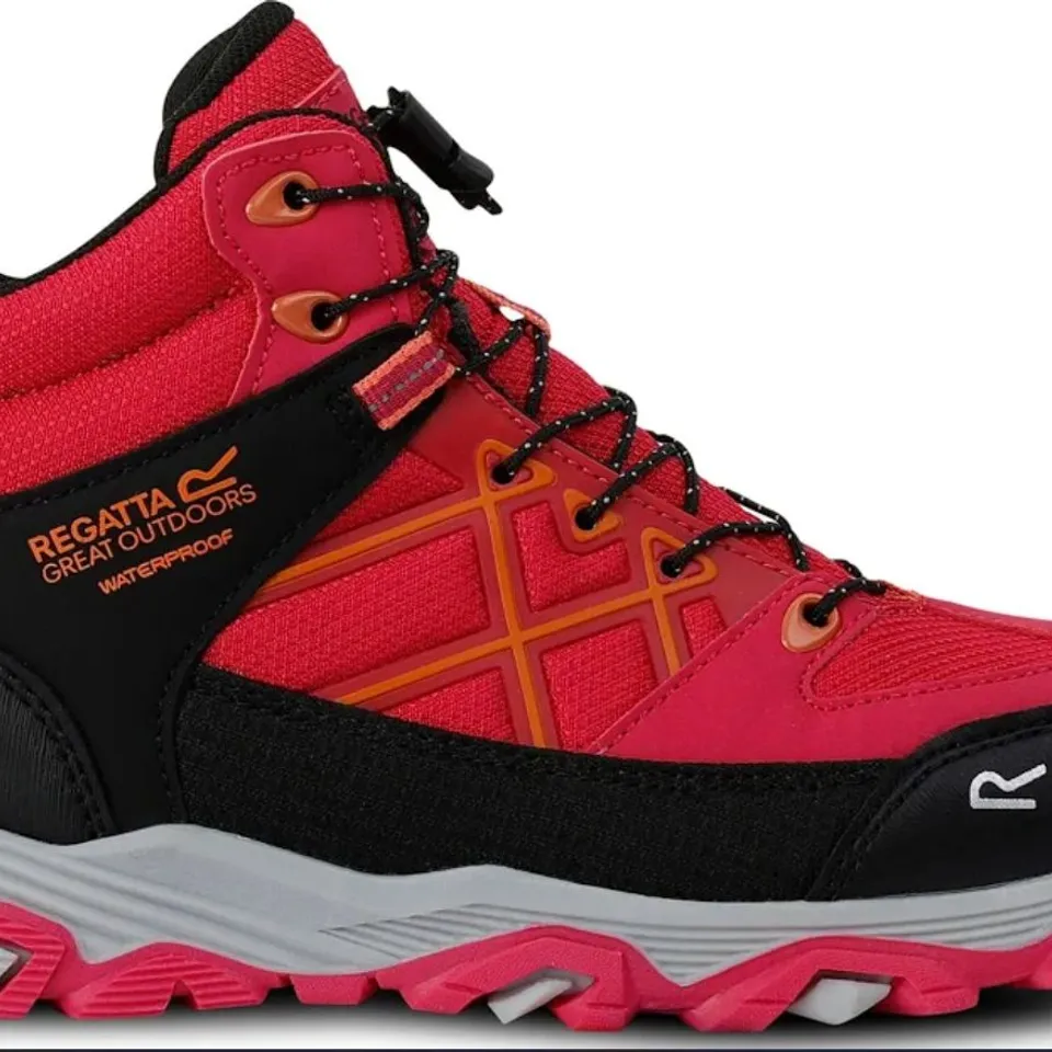 REGATTA SAMARIS III WALKING BOOTS SIZE 5