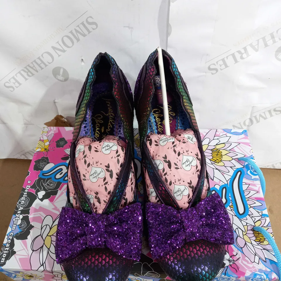 BOXED PAIR OF IREGULAR CHOICE STAGE LEFT MID HEEL SHOES SIZE 40
