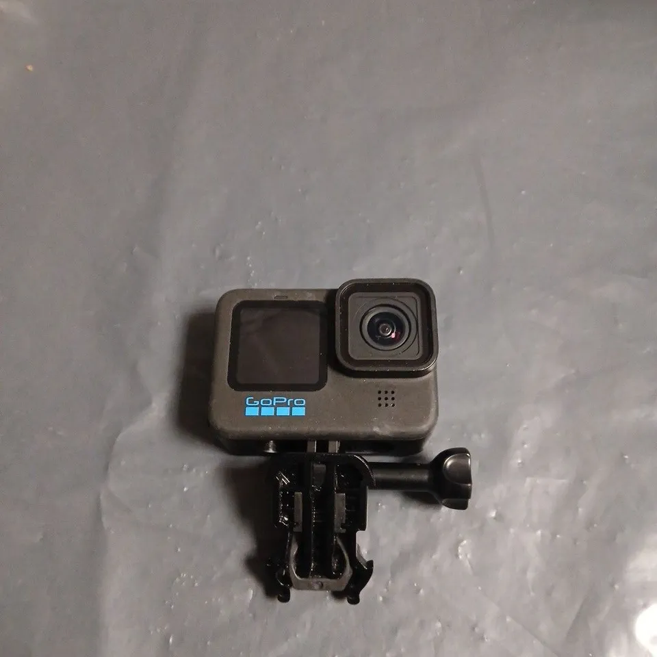 GOPRO 10 BLACK ACTION CAMERA WITH MOUNT