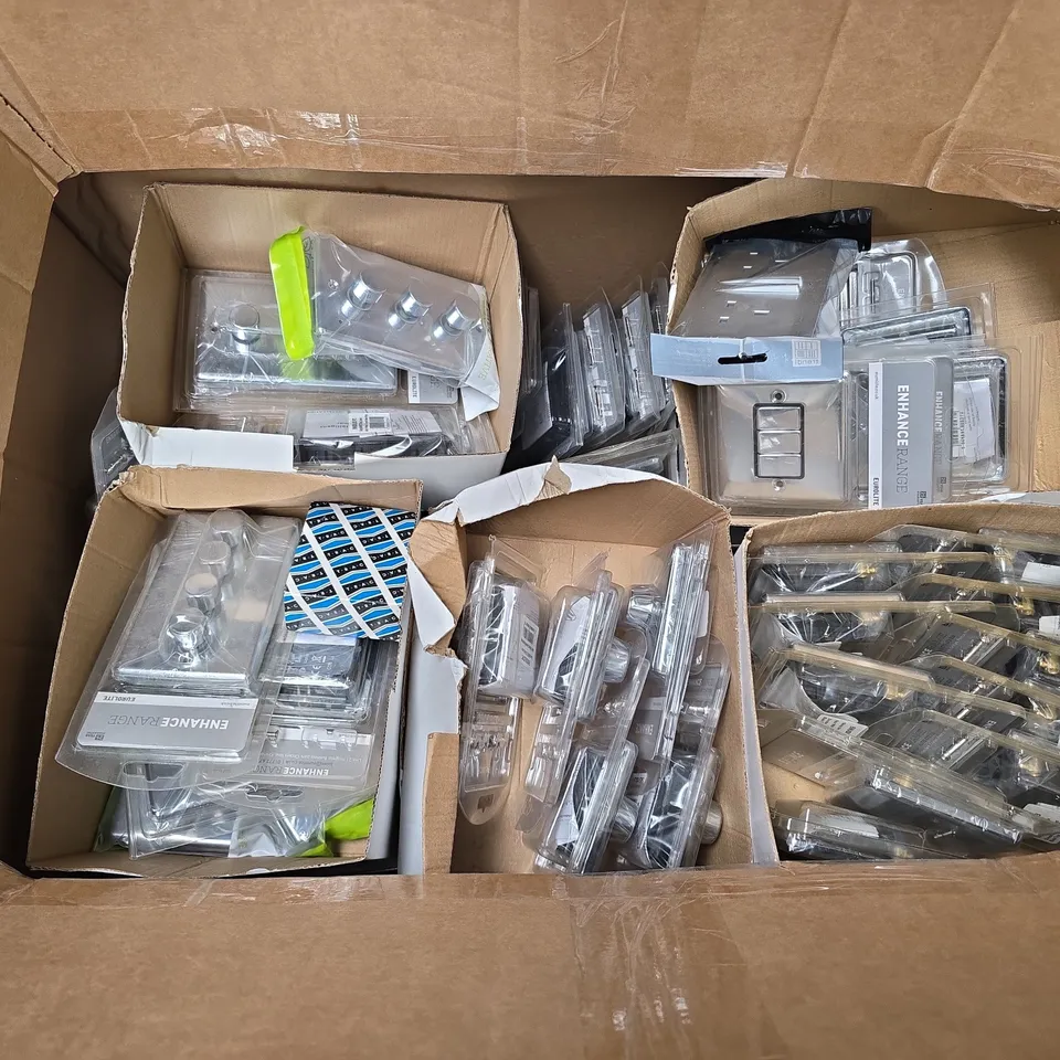 LARGE BOX OF APPROX 30 ASSORTED PLUG SOCKETS AND LIGHT SWITCHES 