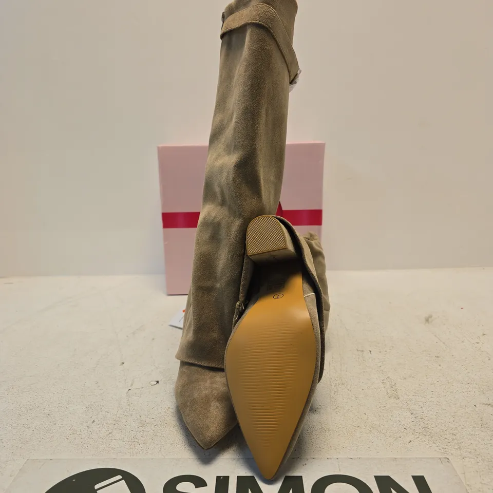 SOLE LONDON KNEE-HIGH SUEDE BOOT – UK 7