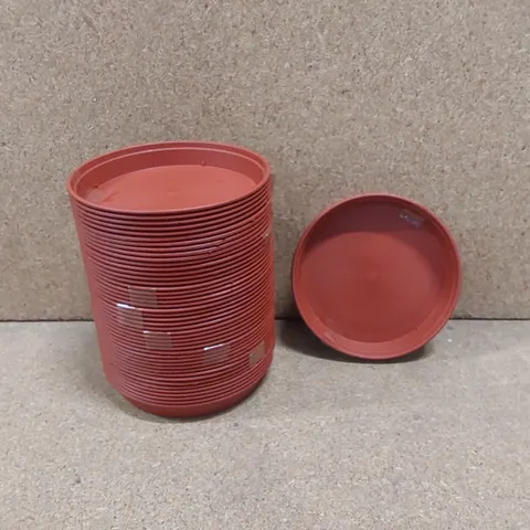BOX OF BRAND NEW PLASTIC PLANT POT DRIP TRAYS