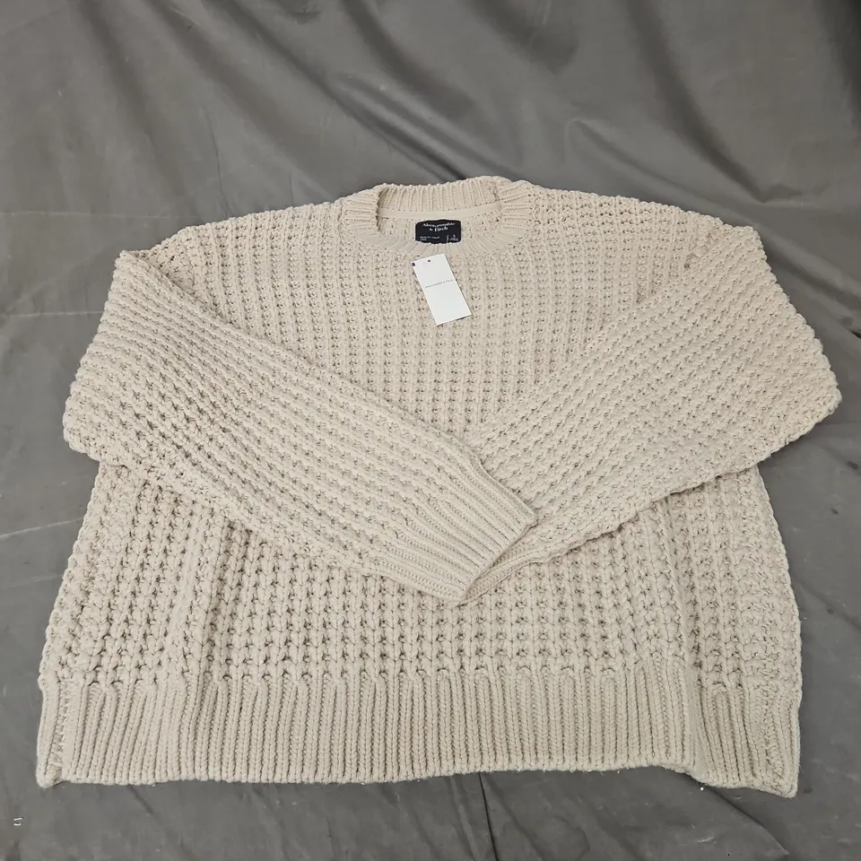 ABERCROMBIE & FITCH BEIGE CHUNKY KNIT SWEATER, SIZE SMALL
