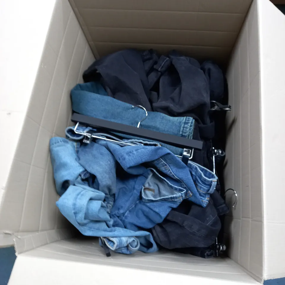 BOX OF APPROXIMATELY 10 PAIRS OF ASSORTED JEANS TO INCLUDE; COLOURS LIKE BLUE, BLACK, DARK BLUE