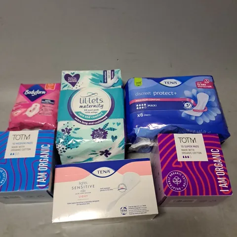 BOX OF APPROXIMATELY 15 ASSORTED SANITARY PRODUCTS TO INCLUDE - TOTM MEDIUM PADS - TENA MAXI - LIL-LETS MATERNITY MAXI PADS - ETC