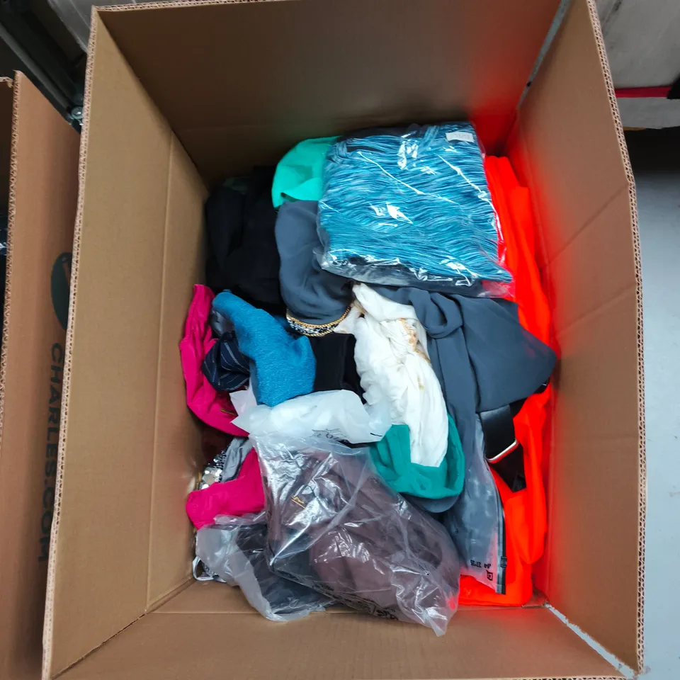 BOX OF APPROXIMATELY 20 ASSORTED CLOTHING ITEMS TO INCLUDE: COU COU TOP XS 