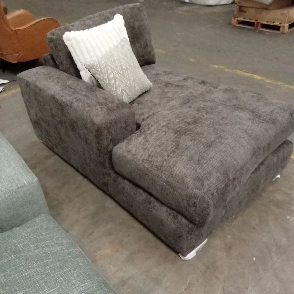 4 x ASSORTED DESIGNER SOFA PARTS