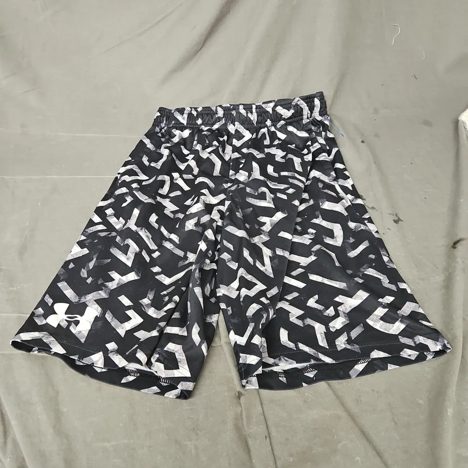 UNDER ARMOUR YOUTH SHORTS IN BLACK GEO SIZE XL