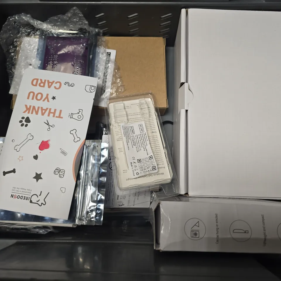 APPROXIMATELY 8 ASSORTED ITEMS TO INCLUDE - PULSE OXIMETER , NECKFAN , HANDHELD FAN ETC