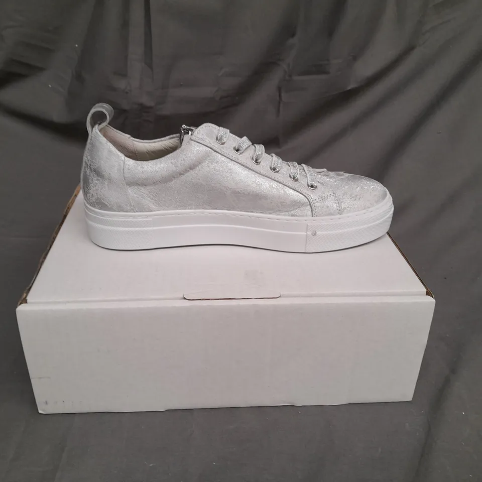 RUTH LANGFORD LADIES SILVER TRAINERS SIZE 6