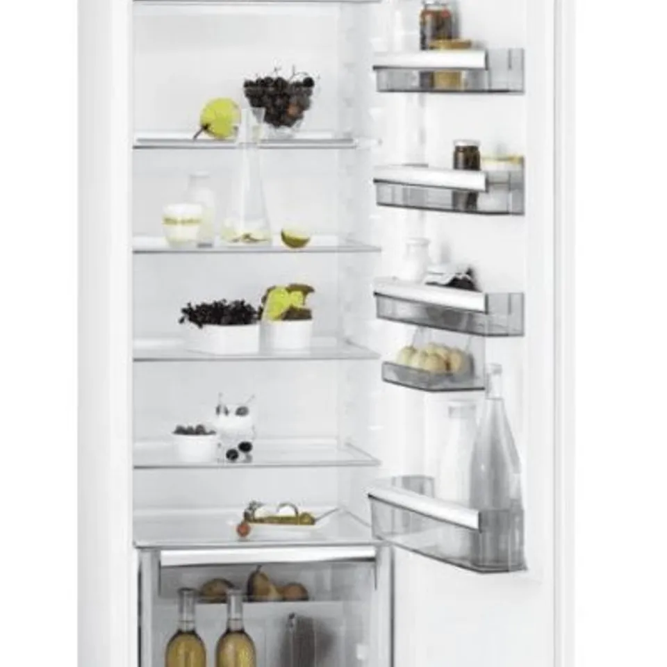 AEG 6000 SERIES TALL INTEGRATED FRIDGE 310L MODEL SKE818E1DC RRP £1000