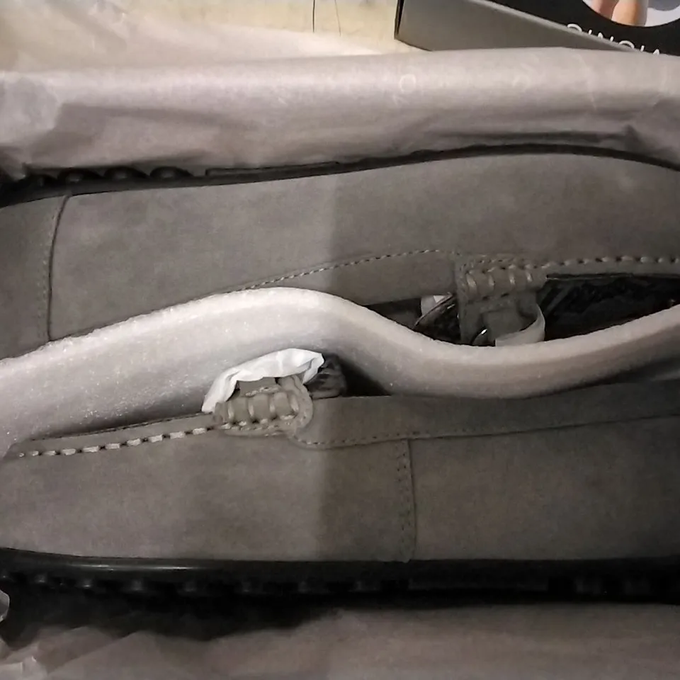 3 SHOE BOXES OF SHOES INCLUDING 2 × HONOR DAYNA GREY LOAFERS SIZE 6, MODA IN PELLE LOELLA HL SH PEWTER SNAKESKIN SIZE 4  