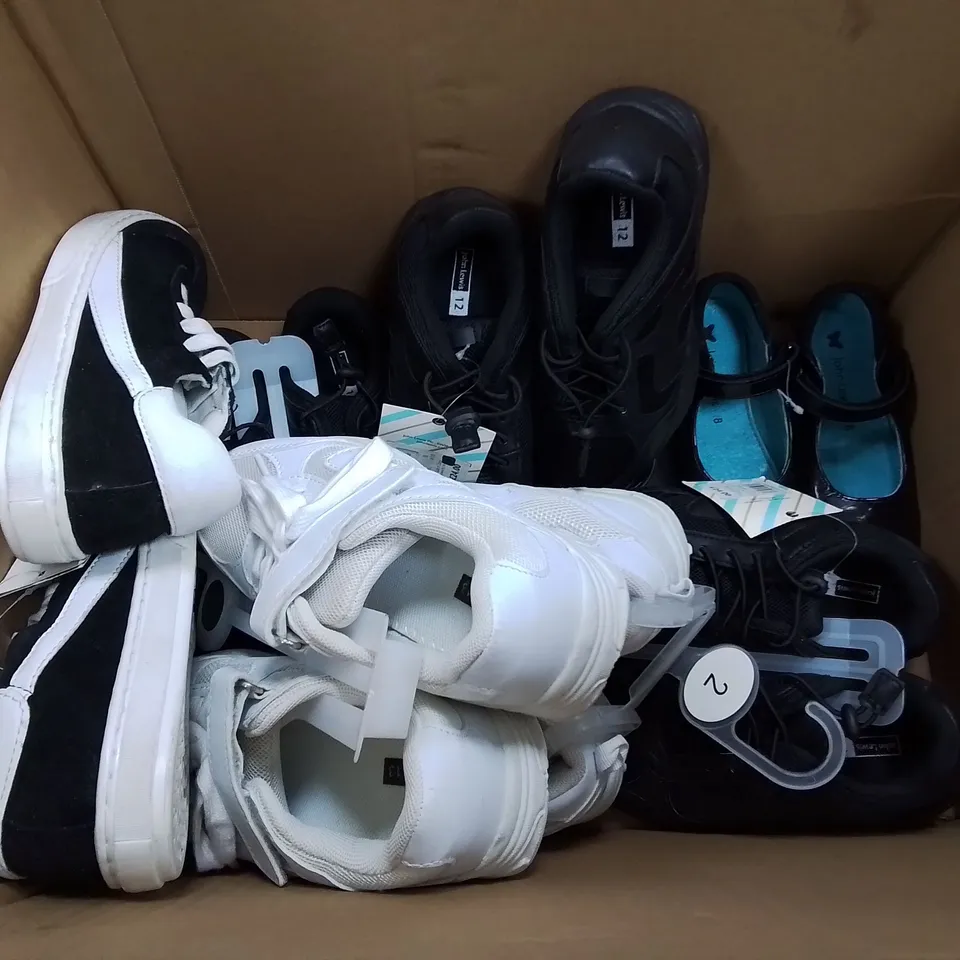 LOT OF APPROXIMATELY 13 ASSORTED PAIRS OF SHOES TO INCLUDE JOHN LEWIS - VARIOUS SIZES