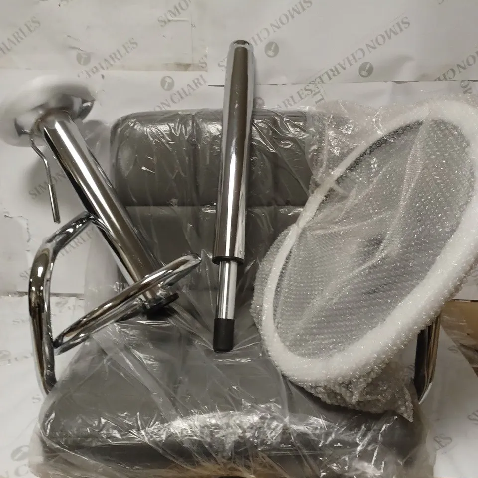CUSHIONED BAR CHAIR 