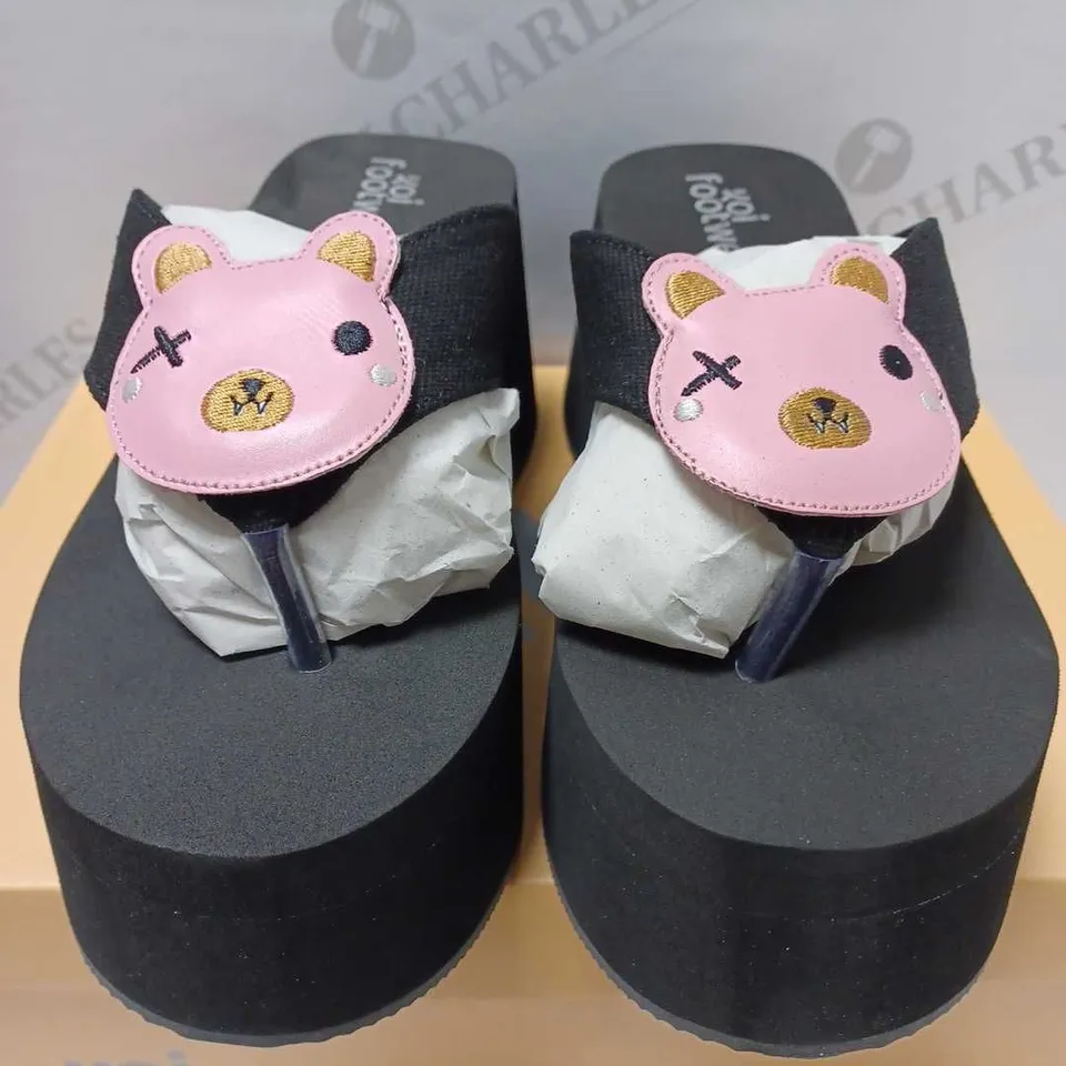 KOI NO CUDDLES BEAR FLATFORM THONG SANDALS, BLACK - SIZE 4