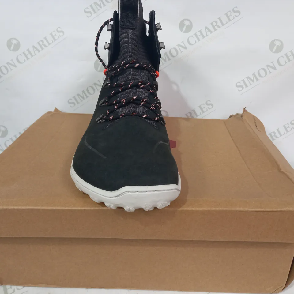 BOXED PAIR OF VIVO BAREFOOT TRACKER DECON FG2 SHOES IN BLACK EU SIZE 45