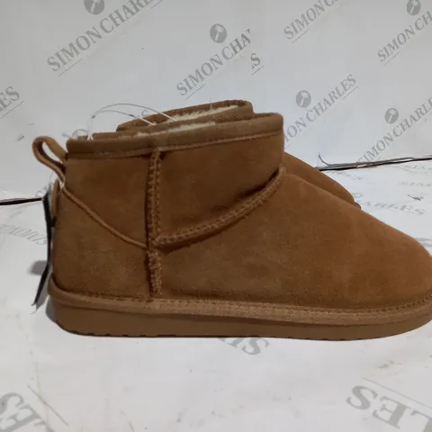 DUNNES TAN MINI SUEDE BOOT UK SIZE - 5