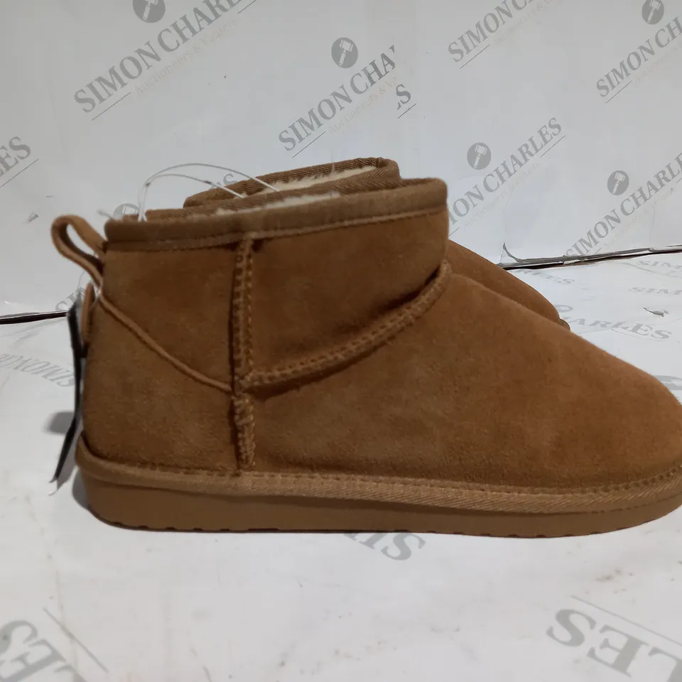DUNNES TAN MINI SUEDE BOOT UK SIZE - 5