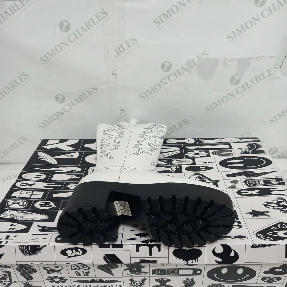 BOXED PAIR OF KOI FOOTWEAR WINTU LONG CHUNKY WESTERN BOOTS IN WHITE - SIZE 3