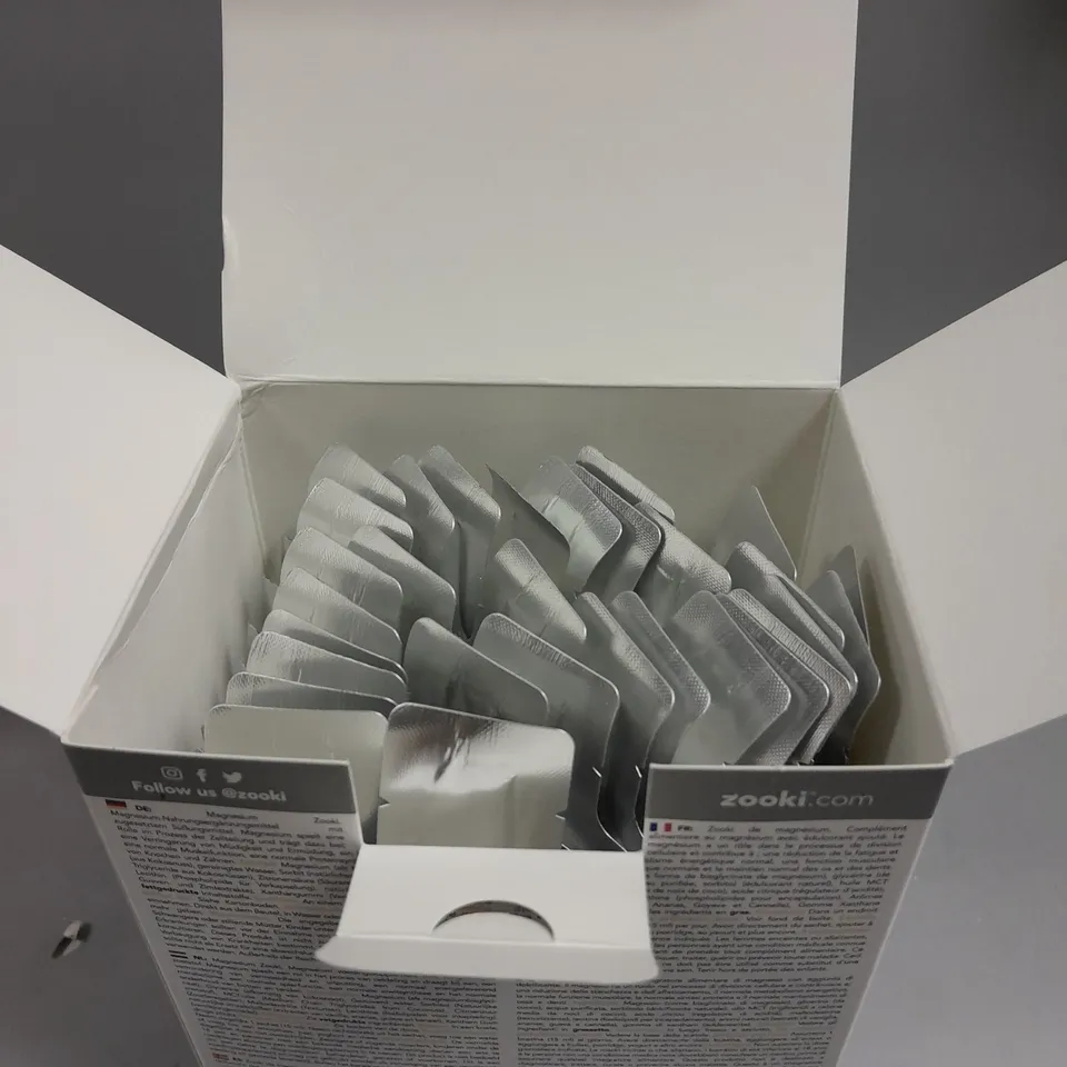 APPROXIMATELY 25 ZOOKI MAGNESIUM PINEAPPLE GUAVA SACHETS 