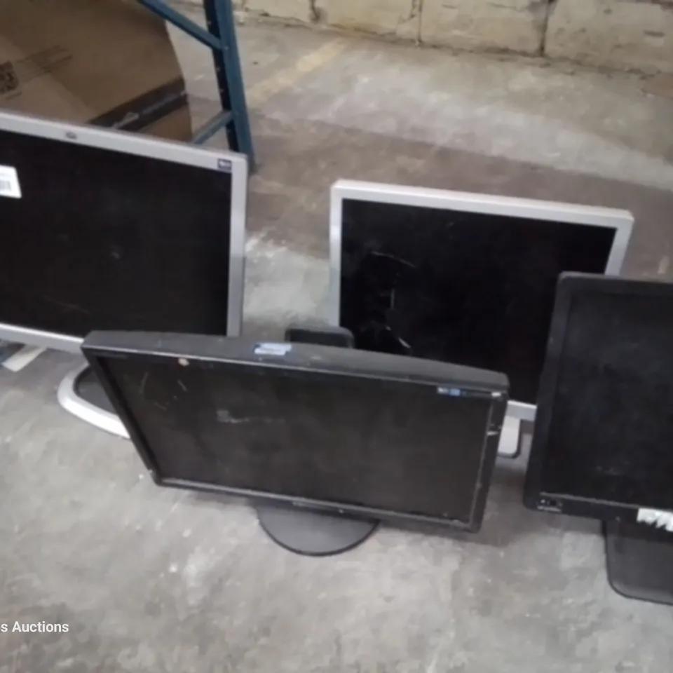 APPROXIMATELY 8 ASSORTED DESK TOP MONITORS WITH STANDS, INCLUDING HP, BENQ, SAMSUNG.