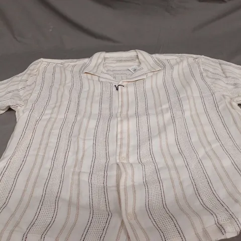 ABERCROMBIE AND FITCH BUTTONED SHIRT SIZE XL