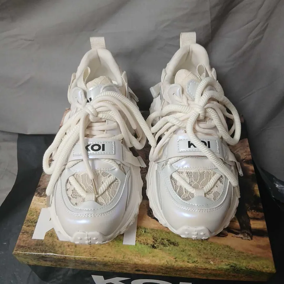 KOI FROZEN SHORES MEGA CHUNKY TRAINERS - VANILLA, UK7
