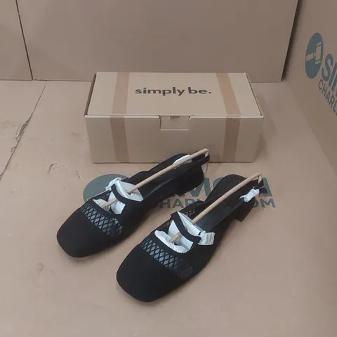BOX CONTAINING APPROXIMATELY 9x BRAND NEW SIMPLY BE BLACK JUPITER WIDE SHOES - SIZE 7