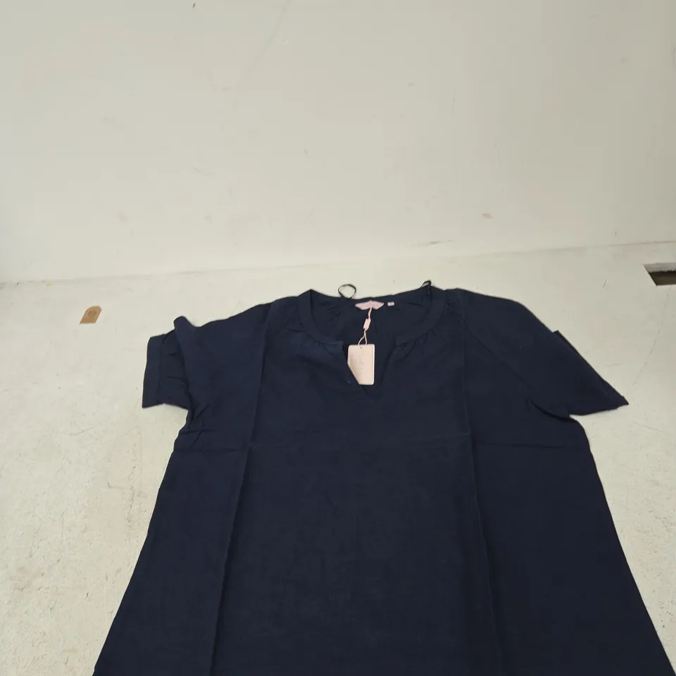 BOX OF APPROXIMATELY 25 ASSORTED CLOTHING ITEMS TO INCLUDE: CHARLOTTE WEST BLUE BLOUSE