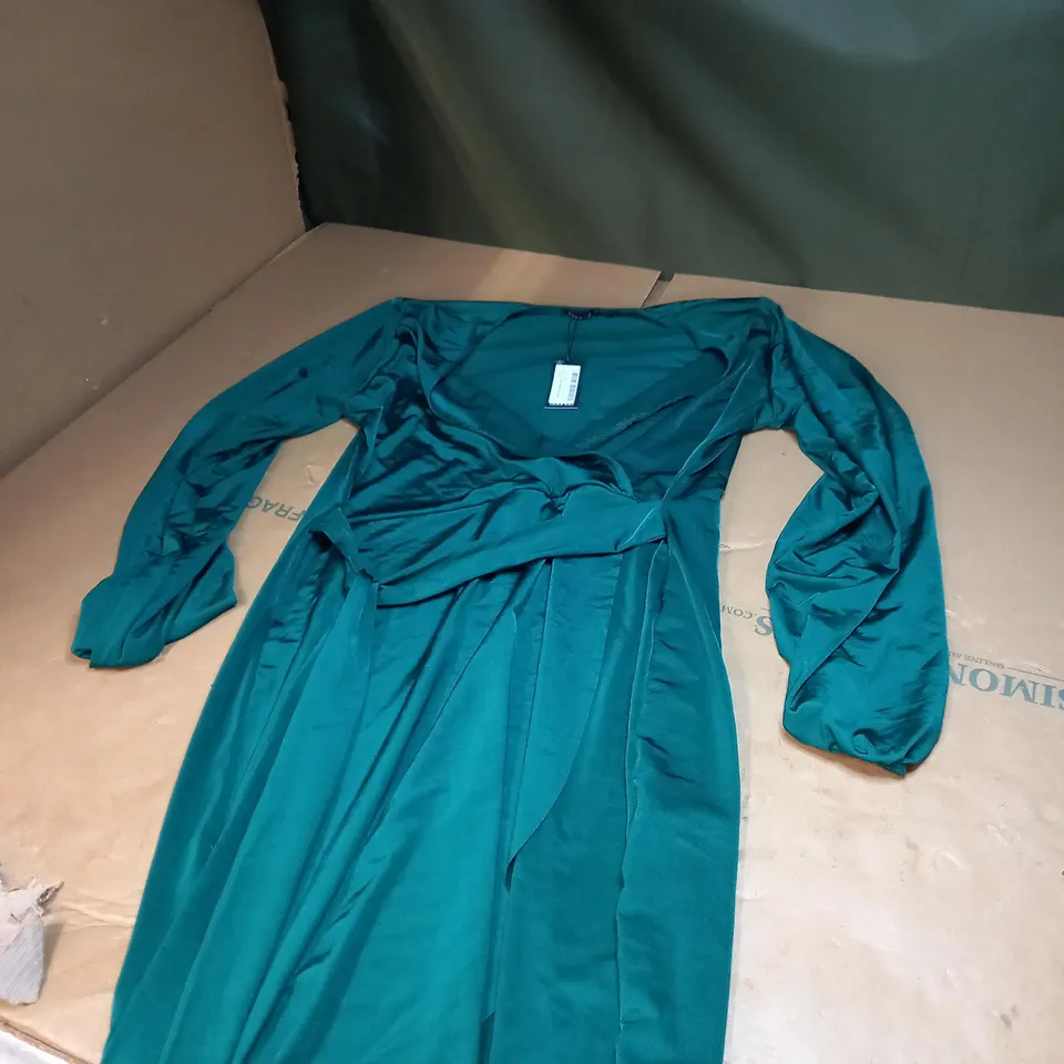 PLUS DISCO SLINKY BELTED WRAP DRESS IN EMERALD SIZE 16