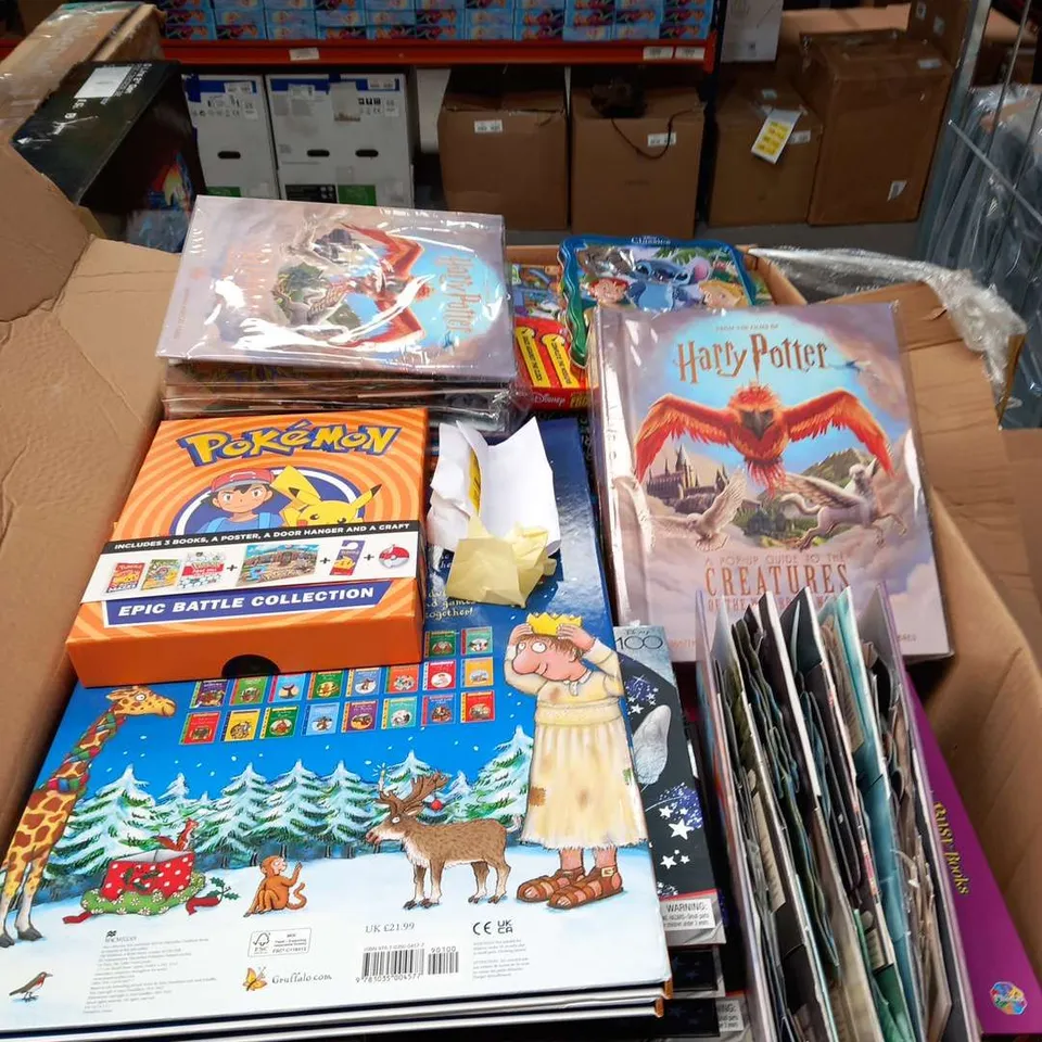 LARGE PALLET OF ASORTED CHILDREN'S BOOKS AND ACCESSORIES TO INCLUDE; BUSY BOOKS, ANNUALS AND CRAFT SETS
