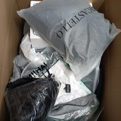 LARGE BOX OF APPROXIMATELY 25 ASSORTED CLOTHING ITEMS IN VARIOUS COLOURS, STYLES AND SIZES - COLLECTION ONLY