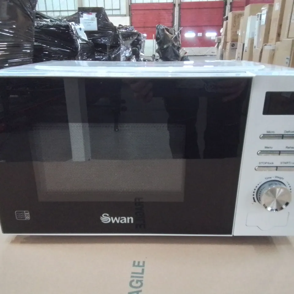 UNBOXED SWAN 20L 700W DIGITAL MICROWAVE - WHITE RRP £64