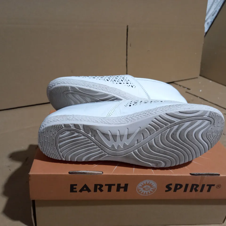 EARTH SPIRIT CUIR VERITABLE LEATHER SHOE - UK SIZE 6, IN WHITE