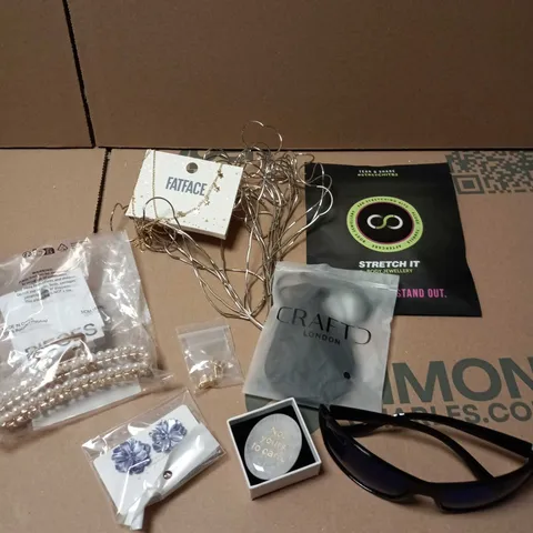 APPROXIMATELY 20 ASSORTED JEWELLERY PRODUCTS TO INCLUDE EARRINGS, NECKLACES, WATCH ETC 