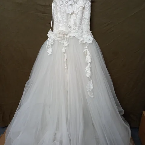 DAVID FIELDEN LACE SHOULDERED WEDDING DRESS - SIZE UNSPECIFIED