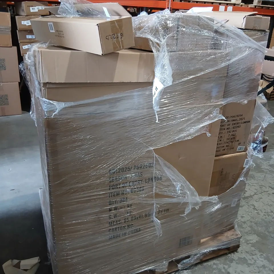 PALLET OF APPROXIMATELY 1000 GISELA GRAHAM CHRISTMAS DECORATIONS