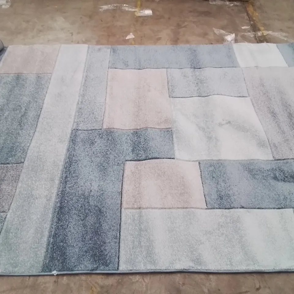 QUALITY DESIGNER AREA RUG // APPROX SIZE: 200 X 300 cm