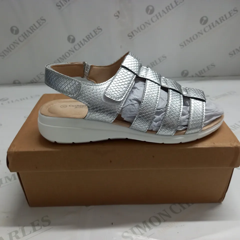 BOXED PAIR OF CUSHION WALK ONE TOUCH CLOSE SANDALS IN SILVER - SIZE 6 