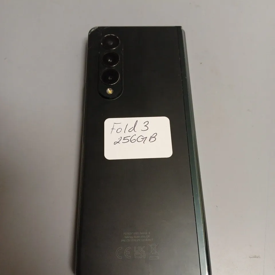 SAMSUNG GALAXY Z FOLD3